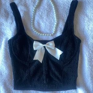 Korsett topp - Obs smycket och rosett ingår ej, korsett topp/linne super snyggt till fest eller sommaren! 