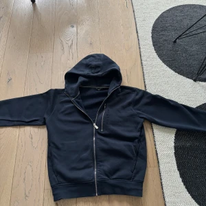 Sail racing zip - Väldigt varsamt använd sail racing zip hoddie. Skick 9,5/10