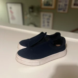 Eytys  - Tjena! Säljer nu ett par Eytys i strl 41 men mer som en 42:a !  Skick 7/10  Tyvärr har jag inte kvar box/dustbag 