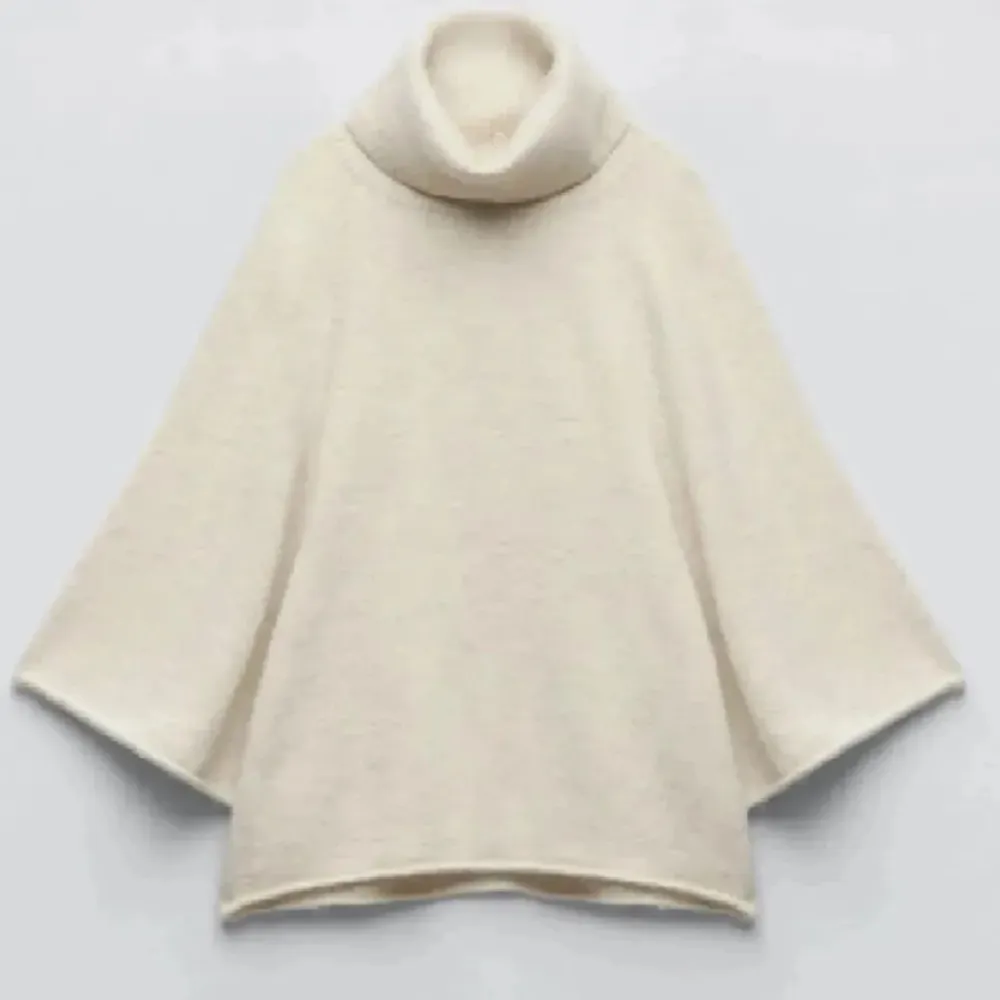Säljer denna fina tröjan från Zara som är trekvartsärmad. I väldigt bra skick, nästan aldrig använd.. Stickat.