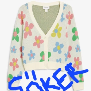 Söker - Söker denna från Monki, gärna storlek small, x-small eller medium funkar också.  Hör av dig om du har och vill sälja.😍🌸
