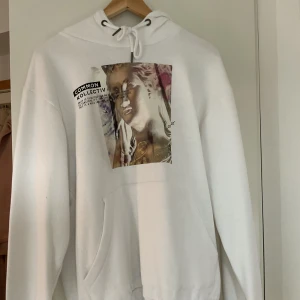 Hoodie  - Säljer min Hoodie ifrån Zalandom, har inte använt den och den är i bra skick 