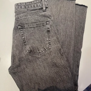 Gråa Zara Jeans - Jeans från Zara! 