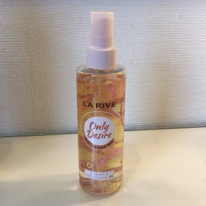 Body mist  - Säljer denna jätte goda bodymisten ifrån la rive. Nypris 49 kr mitt pris: 25 kr ❤️