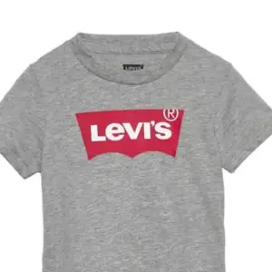 Säljer en jättefin Levis t-shirt Storlek 152  Köparen står för frakten 🌼