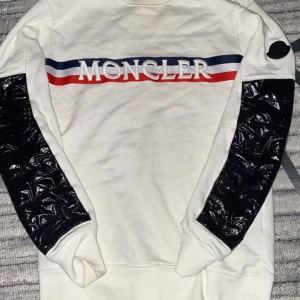Moncler tröja - Storlek S