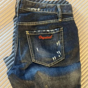 Äkta Dsquared byxor  - Långa och lågmidjade dsquared byxor,  (pris kan diskuteras eftersom de är äkta)  