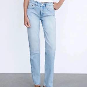 Jeans från zara midwaist straight leg i storlek 34