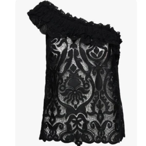 Topp från thernlunds - Helt ny och aldrig använd då den är för stor för mig. Skit fin på fest men kan tyvärr inte ha den💓 Nypris 1200kr💓