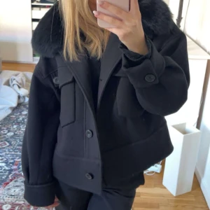 Meotine kappa - Köpte den från hemsidan förra året och är sparsam använd. Äkta såklart! Kom gärna med prisförslag😇