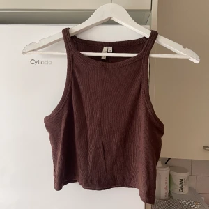 Halterneck crop top  - Kom aldrig till användning, max en gång så nyskick och inga defekter 