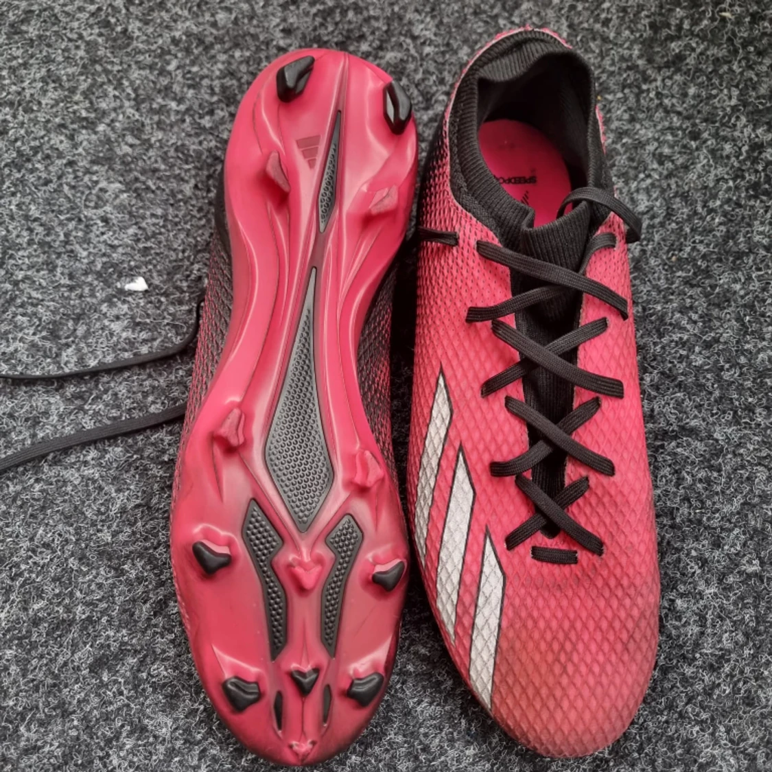 Adidas fotbollsskor  - 91