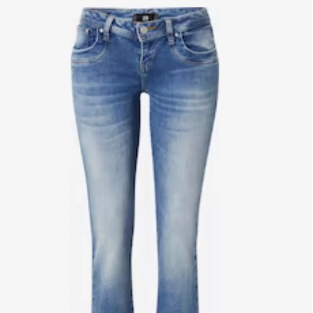 Säljer mina Ltb valerie pågrund av att d är för korta. Dem är ljusblåa med en ton på lite mörk blå strlk 27-32 Boout cut jeans fick i vintras. Og pris 915 säljer för 400. Jeans & Byxor.