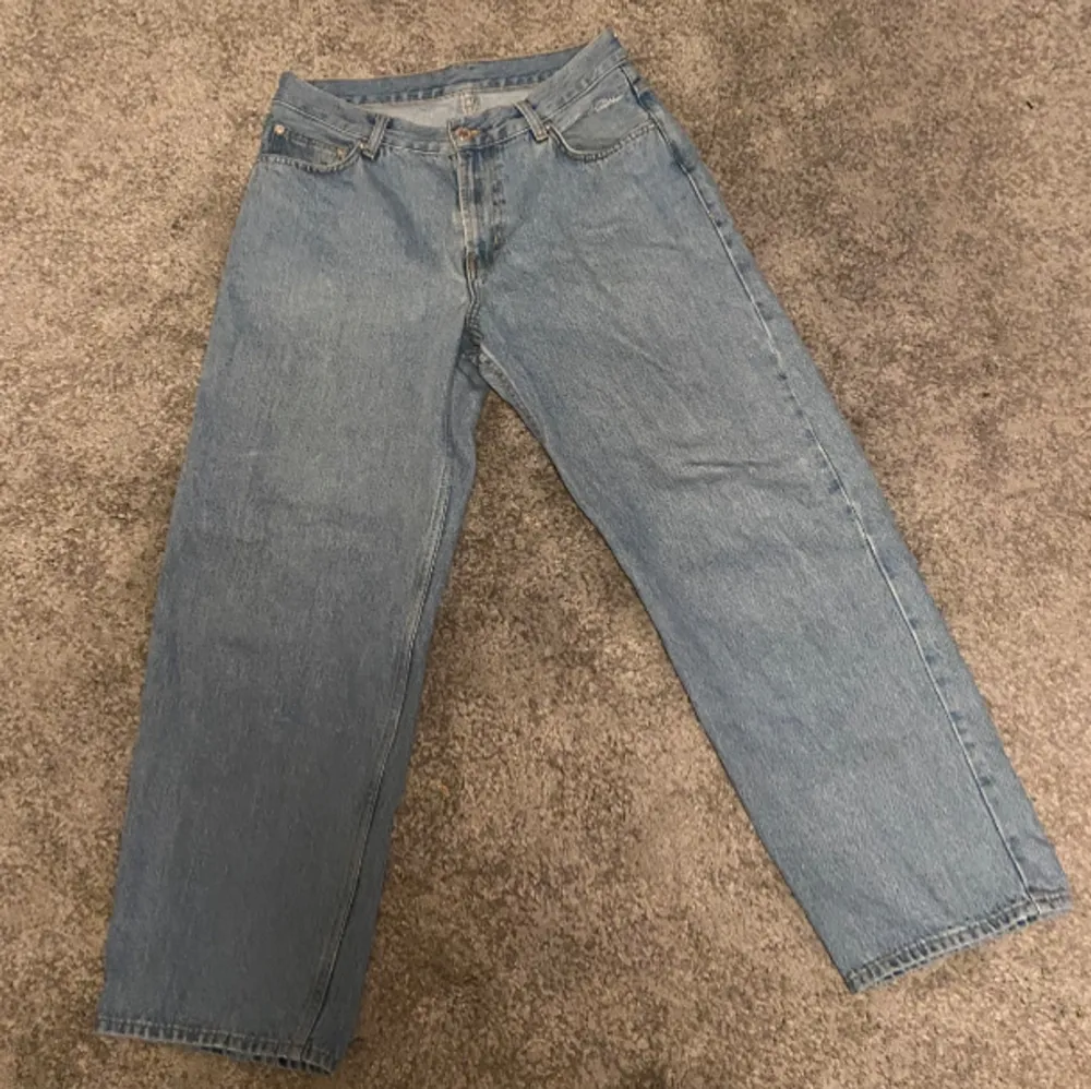 Säljer mina sweet sktbs jeans från junkyard då dem inte passar längre. Nypris kostar dom 699kr. Byxorna har inga fläckar och är i bra skick. För fler bilder eller någon annan fråga så skriv privat.. Jeans & Byxor.