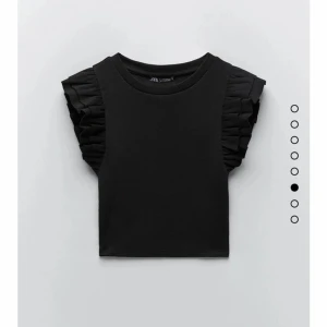 Zara blus - Fin blus från zara som är perfekt till sommaren. Storlek s och är för liten för mig så det är därför jag säljer den☺️