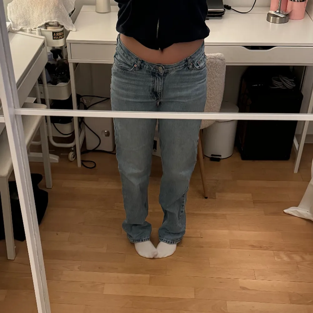 Jätte fina mid waist jeans från Gina tricot🩷🫶🏼 använda sparsamt🫶🏼. Jeans & Byxor.