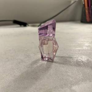 Mini size (6,5ml)  R.E.M från Ariana Grande