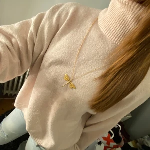 Stickad rosa tröja med polokrage  - Superfin tröja i mjukt material. Skriv för frågor osv!