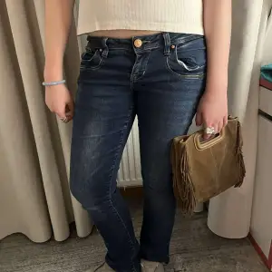 Intressekoll på mina Ltb jeans i modellen valerie. Har inga tecken på användning. Pris kan diskuteras!💕