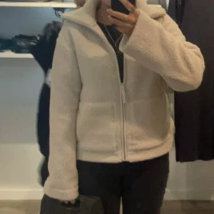 Pile jacka - pile jacka ifrån hm i storlek s Knappt använf