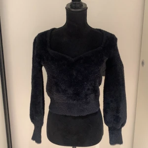 Svart tröja från Other stories  - Strl. S. Använd några gånger men bra skick.