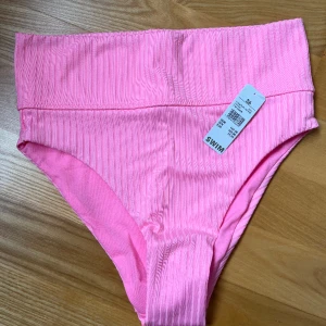 Bikiniunderdel - Bikiniunderdel som aldrig är använd