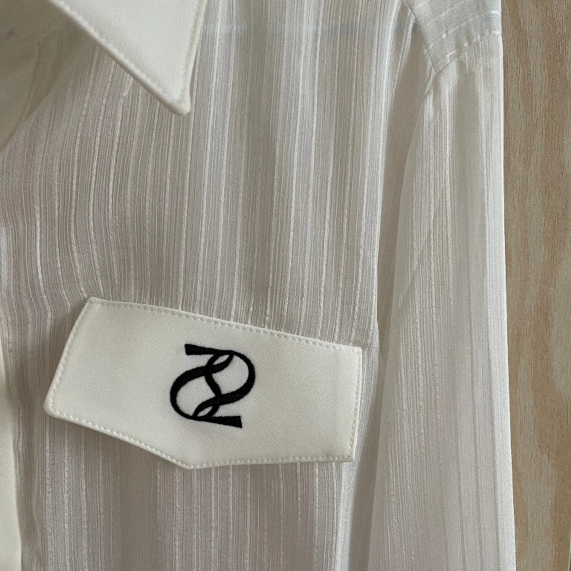 Skjorta med detaljer  - 91