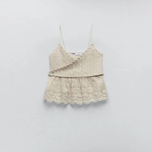 Zara topp💛 - Jätte gullig zara topp, säljs inre längre. Knappt använt, köpt i sommras. Xs men passar som en s. Pris kan disskuteras 