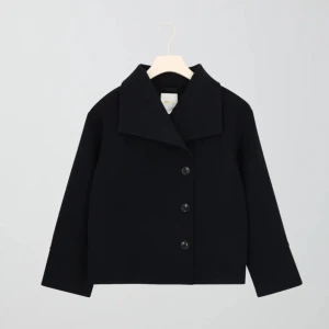 Kappa marinblå - Säljer min marinblåa kappa från Gina. 