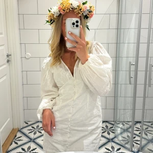 Klänning  - En super fin klänning som passar både student o sommar 🥰 