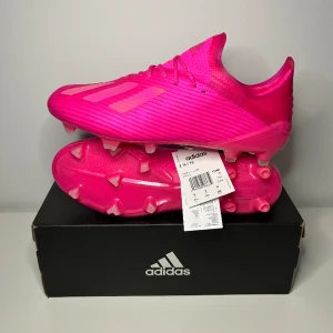 Adidas Fotbollsskor - Adidas X 19.1 FG 💕helt nya med prislappen och originallådan kvar! Riktigt sällsynta och populära skor! FG dobbar som funkar fint för både naturgräs och konstgräs! Hör av dig vid minsta fundering 🙏