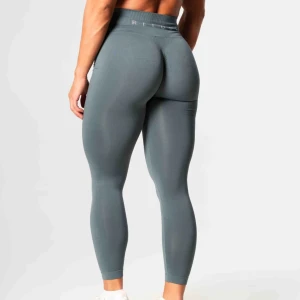 Relode Scrunch Tights - Säljer dessa Relode Prime Scrunch tights i färgen grön (S) Endast använda 1-3 ggr! Säljes då de tyvärr inte kommer till användning. Fler bilder kan skickas på begäran 💕