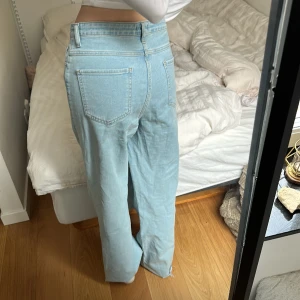 Jeans madlady  - Jeans från Madlady, bra skick!!  Innerlängd: 76cm Midjemått: 77cm