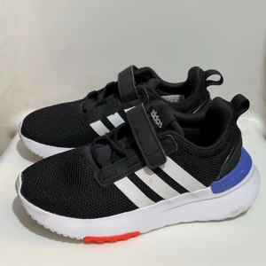 Adidas Sneakers Barn Strl 29 - Adidas Sneakers strl 29  
