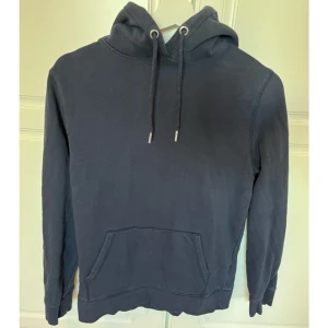 Hoodie  - Säljer då den inte kommer till användning längre, finns 2 stycken om man vill ha båda 