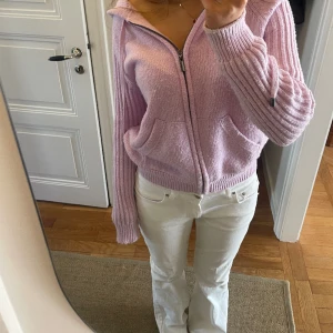 Stickad hoodi  - Säljer den här snygga stickade hoodin!🩷den är köpt på zalando och märket är M&S collection. Den är använd ett fåtal gånger!😊