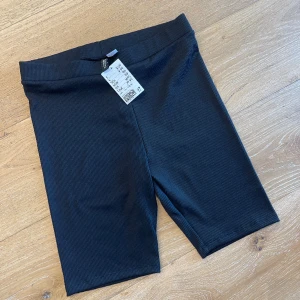 Cykelbyxor - Oanvända cykelbyxor från H&M