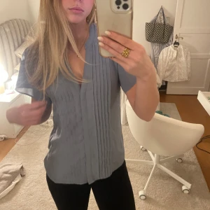 Ljusblå blus - Ljusblå blus, jättefin till våren och sommaren🩵