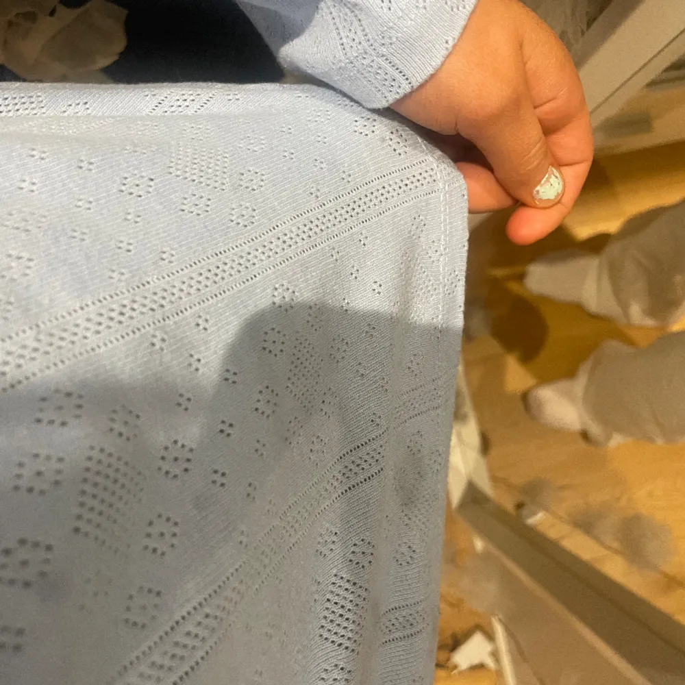 Supergulliga tröja med superfint mönster på, babyblå! Jag har tagit bort lappen men den är ifrån lager 157 i storlek xs. Tröjor & Koftor.