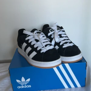 Adidas campus - Säljer mina snygga adidas campus för dom tyvärr va för små för mig, pris kan diskuteras vid snabbt köp 💗 kontakta om du har några frågor!