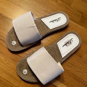 Nya sandaler  - Helt ny! Storlek 37