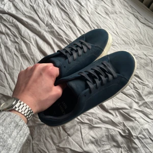 Marine classics skor - Tjena, säljer nu mina feta Marine Classics skor då dom blivit för små. Nypris runt 1000kr, mitt pris 229kr! Skick 9,5/10 då dom bara använts ett fåtal gånger. Kom privat vid minsta lilla fråga!