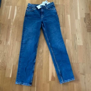 Straight jeans - Helt nya med prislappen kvar 