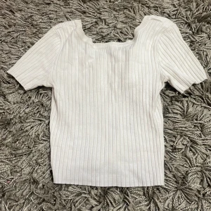 Vit topp - Vit topp, lite fläckig