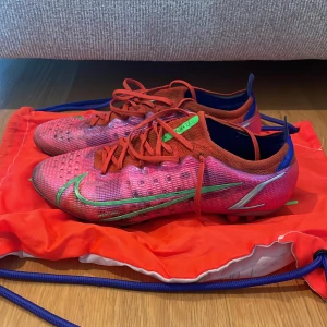 Nike mercurial vapor fotbollskor - Säljer mina fotbollskor, skick 8/10, kom privat vid funderingar eller bilder