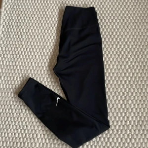Nike tights - Helt nya Nike träningstights, oanvända.