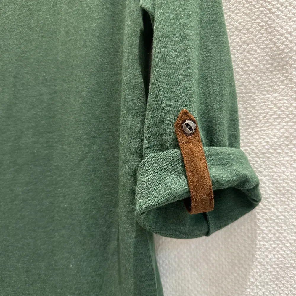 Polo Ralph Lauren tröja med uppvikbara ärmar. Grön med bruna detaljer. . Tröjor & Koftor.