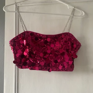 Rosa paljett topp - Rosa paljett topp från Cider i storlek 34. Aldrig använd