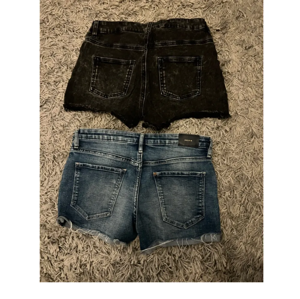 Säljer dessa två jeans shortsen för att dem inte passar mig. Säljer båda för 100 och en för 75.🥰. Shorts.