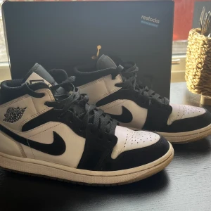 Jordans  - JORDAN 1 "DIAMOND" MID 💎 fint skick då de inte är mycket använda. Nypris ligger på ca 2900kr
